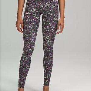 Wunder Under High-Rise Tight 28" *Full-On Luxtreme 8
Colour Fleur Motion Multi